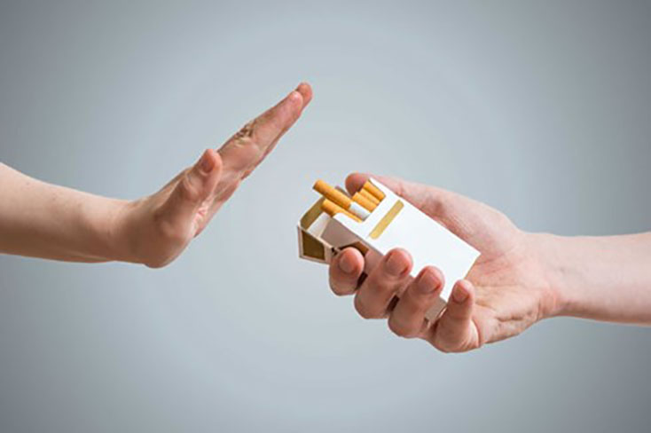 Tăng thuế thuốc lá là giải pháp hiệu quả giúp giảm hút thuốc lá ở trẻ em. (Ảnh minh họa: KT)