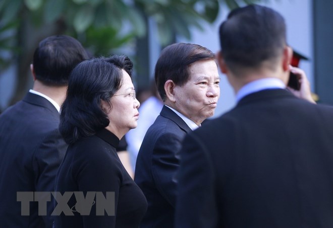 Quyền Chủ tịch nước Đặng Thị Ngọc Thịnh và nguyên Chủ tịch nước Nguyễn Minh Triết có mặt tại Nhà tang lễ từ rất sớm. (Ảnh:TTXVN)