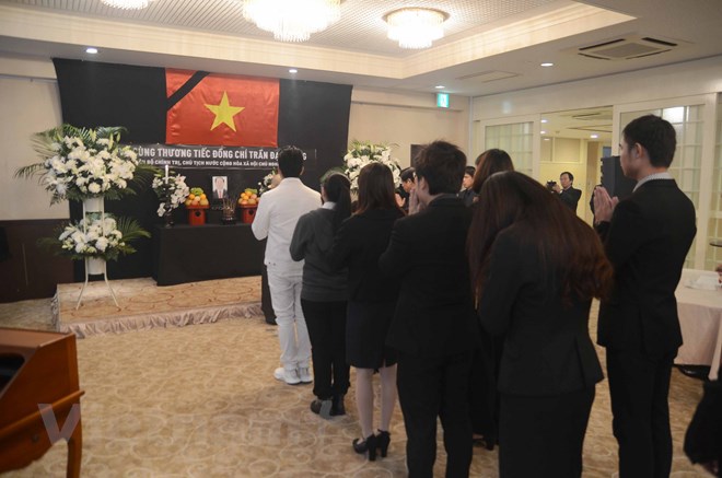 Đại sứ quán Việt Nam tại Nhật Bản tổ chức Lễ viếng Chủ tịch nước Trần Đại Quang. (Ảnh: Thành Hữu/Vietnam+)