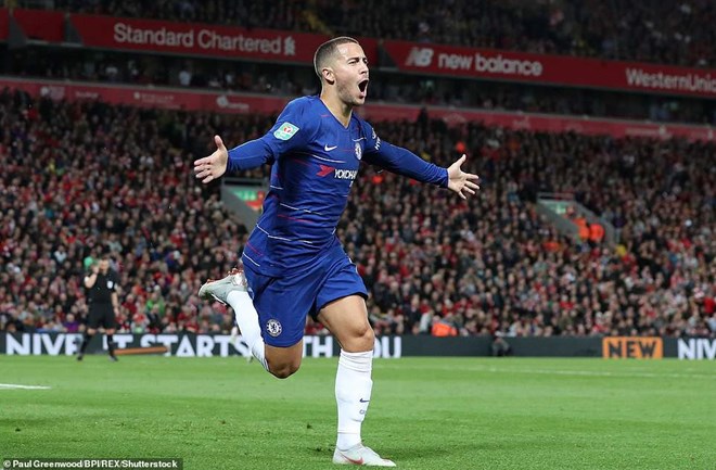 Hazard sắm vai người hùng giúp Chelsea đánh bại Liverpool. (Nguồn: Daily Mail)