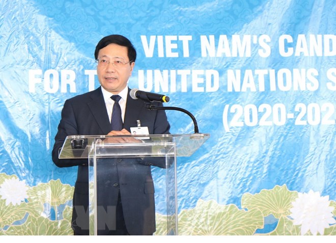 Phó Thủ tướng Chính phủ, Bộ trưởng Ngoại giao Phạm Bình Minh phát biểu tại buổi gặp gỡ, vận động. (Ảnh: Hoài Thanh/TTXVN)