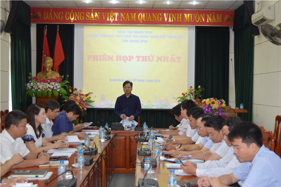 Đồng chí Phó Chủ tịch UBND tỉnh Nguyễn Tiến Hoàng phát biểu kết luận phiên họp