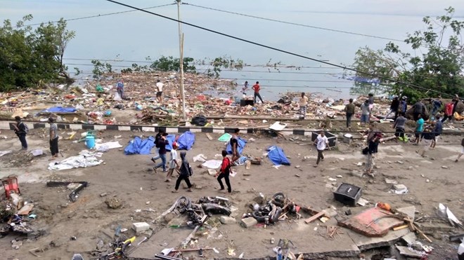 Hiện trường ngổn ngang, đổ nát sau khi sóng thần ập vào Palu, đảo Sulawesi, Indonesia ngày 29-8-2018. (Ảnh: AFP/TTXVN)
