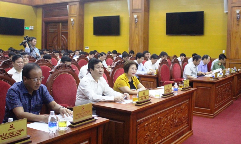 Thông báo nhanh kết quả Hội nghị Trung ương 8 (khoá XII) và quán triệt Nghị quyết số 33-NQ/TW của Bộ Chính trị