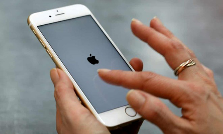 Apple và Samsung bị phạt nặng vì cố tình làm chậm điện thoại cũ