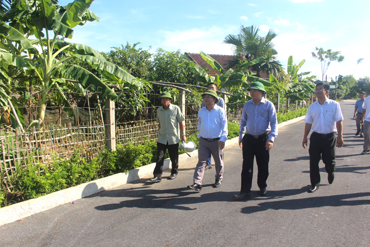 Lãnh đạo UBND tỉnh trao đổi kinh nghiệm xây dựng nông thôn mới tại Hà Tĩnh