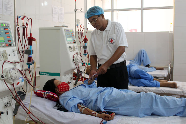 Hỗ trợ tiền cho bệnh nhân chạy thận tại Bệnh viện đa khoa khu vực Bắc Quảng Bình