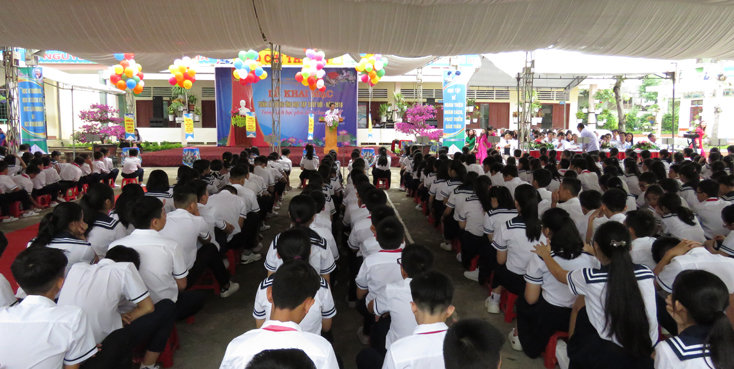 Toàn cảnh lễ khai mạc Tuần lễ hưởng ứng học tập suốt đời năm 2018 tại Trường THCS Nguyễn Hàm Ninh.