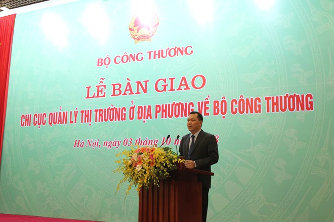 Sáng 3-10, tại Hà Nội đã diễn ra lễ bàn giao 28 Chi Cục Quản lý thị trường về Bộ Công Thương. (Ảnh: moit.gov.vn)