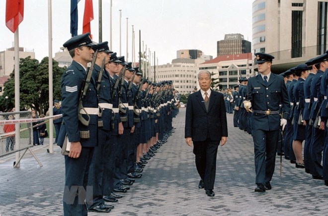 Hình ảnh về lễ đón Tổng Bí thư Đỗ Mười trong chuyến thăm chính thức New Zealand (tháng 7-1995). (Ảnh: Xuân Lâm/TTXVN)