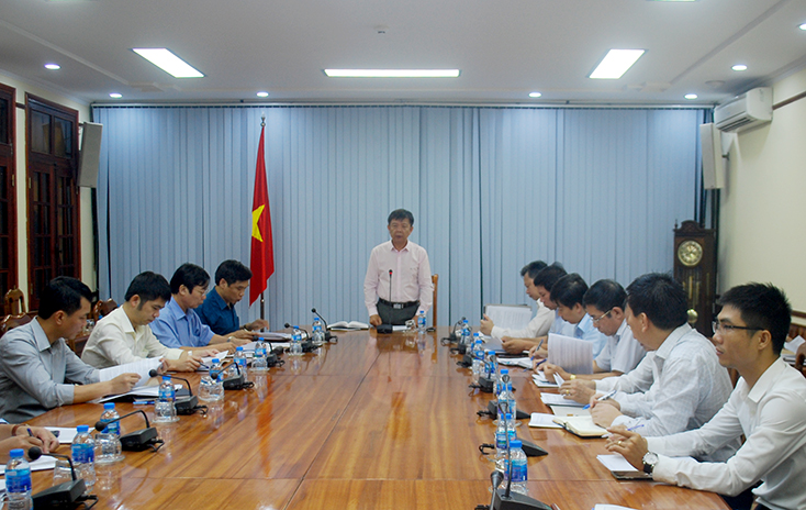 Đồng chí Nguyễn Hữu Hoài, Chủ tịch UBND tỉnh phát biểu tại buổi làm việc.