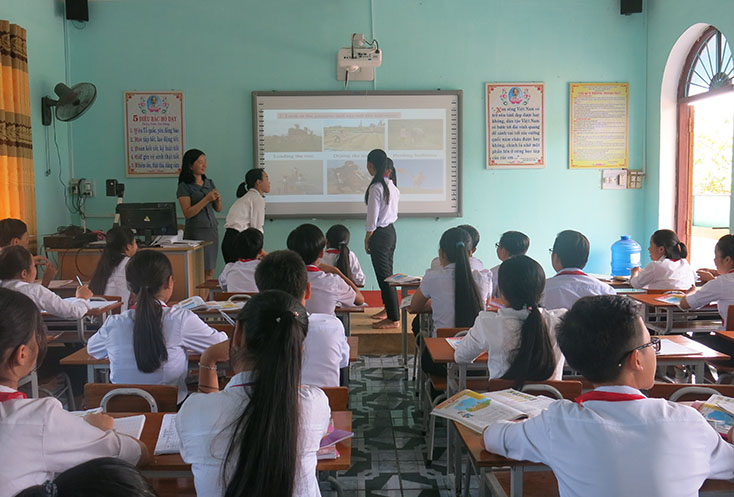  Một tiết học tiếng Anh tại Trường THCS thị trấn Kiến Giang