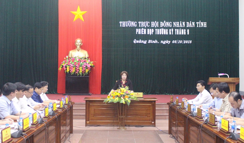 Đồng chí Phó Chủ tịch Thường trực HĐND tỉnh Nguyễn Thị Thanh Hương phát biểu kết luận tại phiên họp