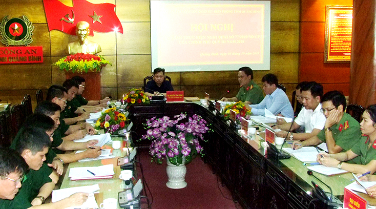 Đồng chí Phó Chủ tịch UBND tỉnh Nguyễn Tiến Hoàng chủ trì hội nghị.