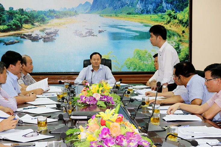 Đồng chí Lê Minh Ngân, Tỉnh ủy viên, Phó Chủ tịch UBND tỉnh chủ trì buổi làm việc.