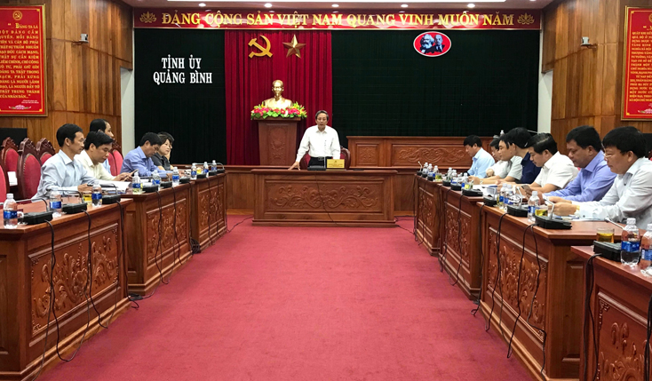 Đồng chí Bí thư Tỉnh ủy Hoàng Đăng Quang phát biểu kết luận cuộc họp