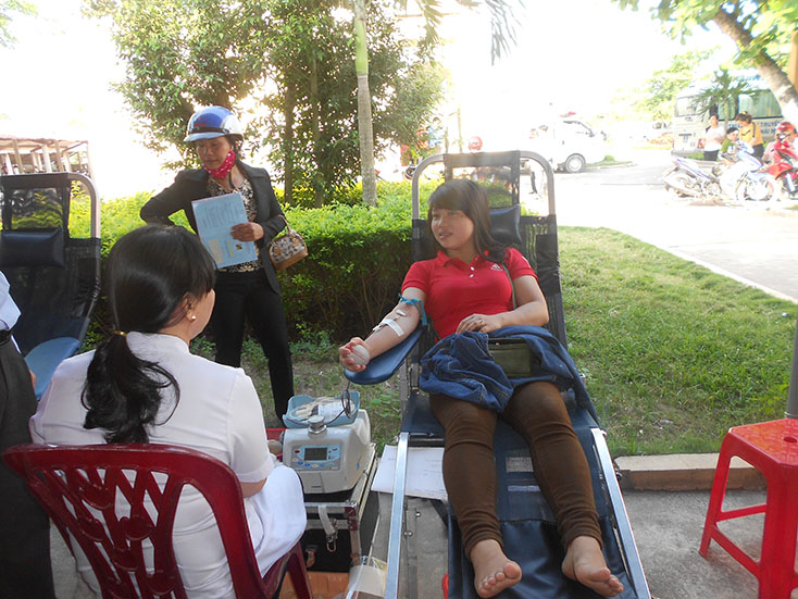 Phong trào hiến máu tình nguyện thu hút đông đảo người dân trên địa bàn tỉnh tham gia.