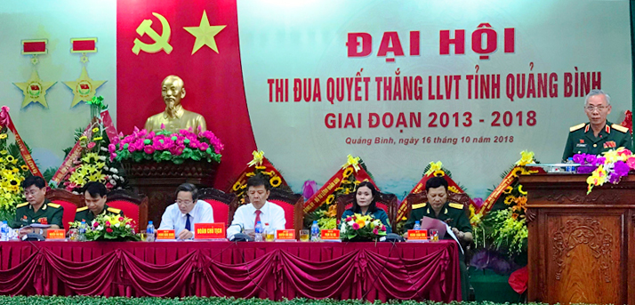 Thiếu tướng Nguyễn Đức Hoá, Phó Chính uỷ Quân khu 4 phát biểu chỉ đạo tại đại hội.