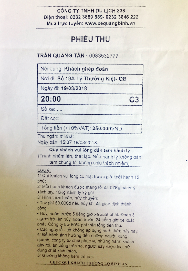 Vé đi xe của nhà xe Hưng Long được mua tại văn phòng Lệ Thủy vào ngày 18-8-2018 thể hiện dưới dạng phiếu thu, đây là cách để nhà xe Hưng Long có hoạt động nghi vấn trốn thuế.