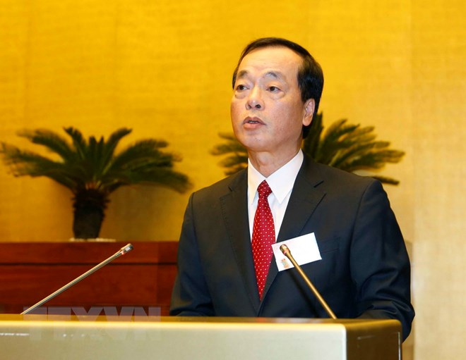 Bộ trưởng Bộ Xây dựng Phạm Hồng Hà, thừa ủy quyền của Thủ tướng Chính phủ trình bày Tờ trình về dự án Luật Kiến trúc. (Ảnh: Doãn Tấn/TTXVN)
