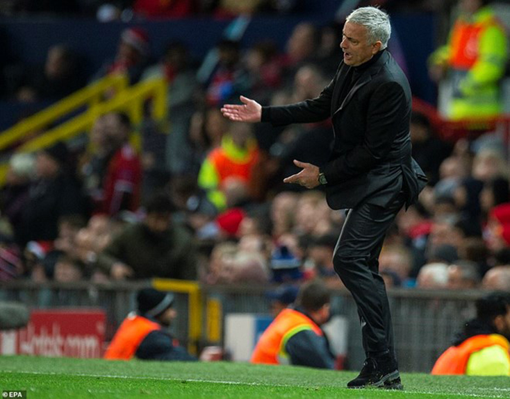 Jose Mourinho lại phải chứng kiến Quỷ đỏ thất bại. (Nguồn: EPA)