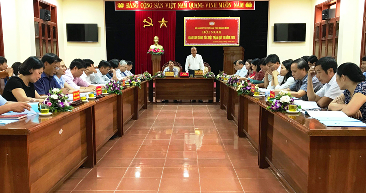 Đồng chí Chủ tịch Uỷ ban MTTQVN tỉnh Trần Văn Tuân phát biểu kết luận hội nghị
