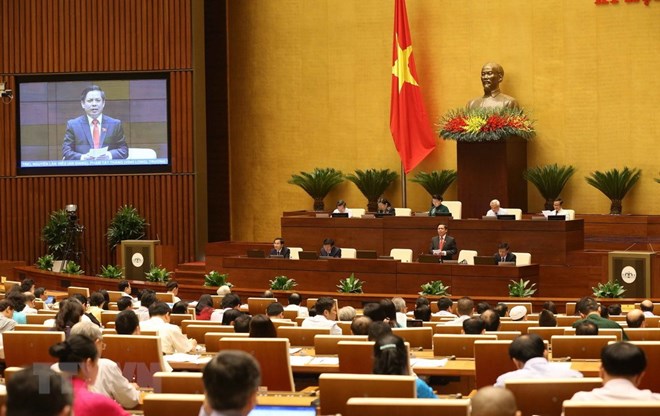 Bộ trưởng Bộ Giao thông-Vận tải Nguyễn Văn Thể trả lời chất vấn trong kỳ họp thứ 5 Quốc hội khoá XIV. (Ảnh: Phương Hoa/TTXVN)