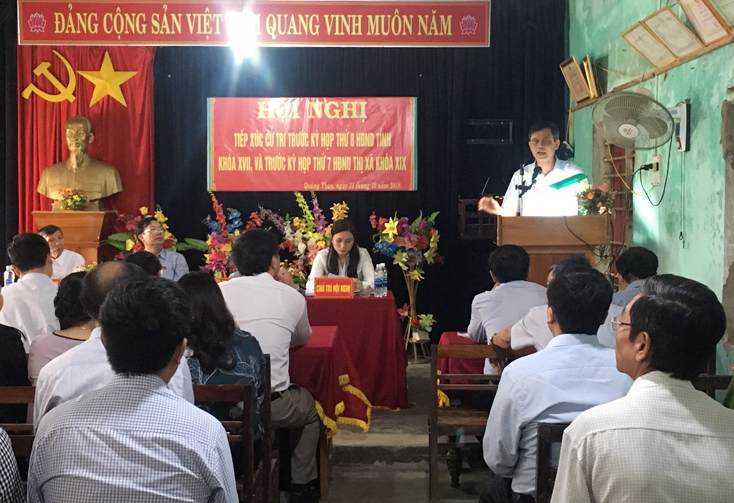 Đồng chí Trần Thắng, Bí thư Thị ủy Ba Đồn trả lời ý kiến của cử tri.