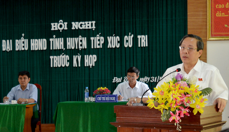 Đồng chí Hoàng Đăng Quang, Bí thư Tỉnh ủy, Chủ tịch HĐND tỉnh trả lời một số vấn đề mà cử tri huyện Bố Trạch quan tâm.