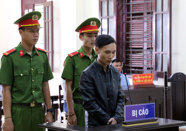 Bị cáo Nguyễn Mạnh Hùng trước phiên tòa.