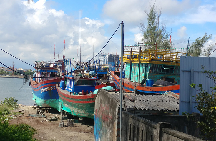 Công ty TNHH đóng và sửa chữa tàu thuyền Tùng Châu gây ô nhiễm: Đã yêu cầu tạm dừng, nhưng vẫn hoạt động?