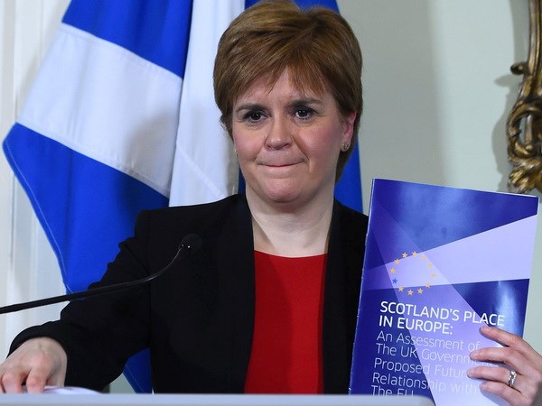 Bộ trưởng Sturgeon: Thỏa thuận Brexit làm cho Scotland 'nghèo hơn'