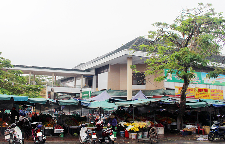Chợ Đồng Hới là trung tâm giao thương, phân phối hàng hóa trong tỉnh.