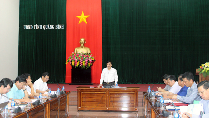 Đồng chí Nguyễn Xuân Quang, Phó Chủ tịch Thường trực UBND tỉnh phụ trách UBND tỉnh phát biểu kết luận tại cuộc họp.