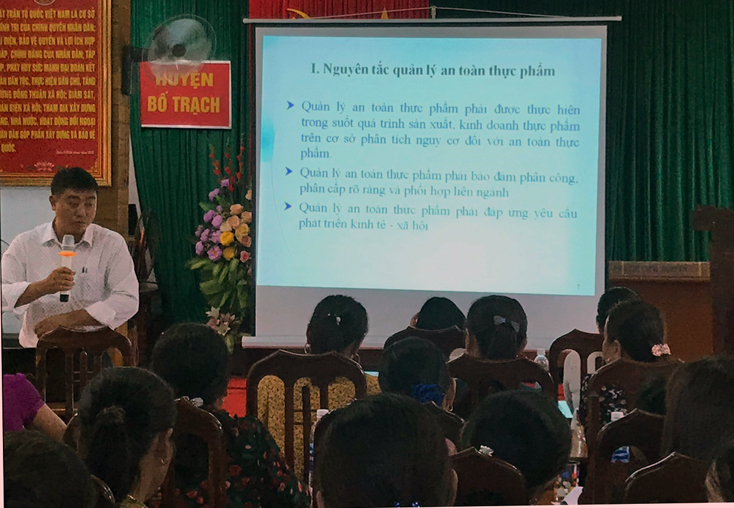 Lớp tập huấn kiến thức về vệ sinh an toàn thực phẩm cho hội viên phụ nữ Bố Trạch 