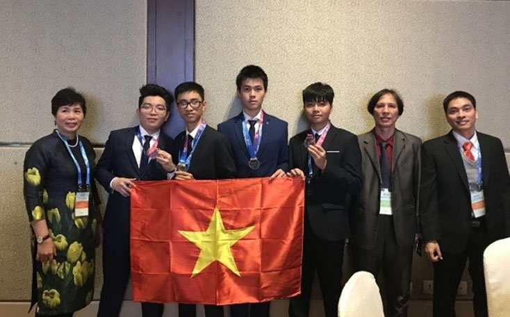 Đoàn Việt Nam tham dự cuộc thi Olympic Thiên văn học và Vật lý thiên văn quốc tế. (Nguồn: Báo Nhân dân)