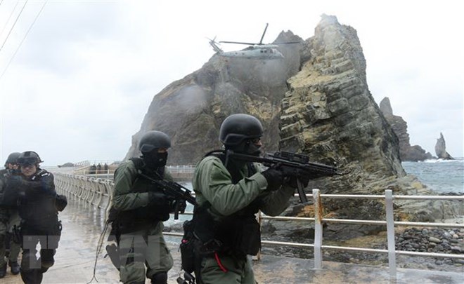 Hải quân Hàn Quốc tham gia một cuộc tập trận. (Ảnh: AFP/TTXVN)