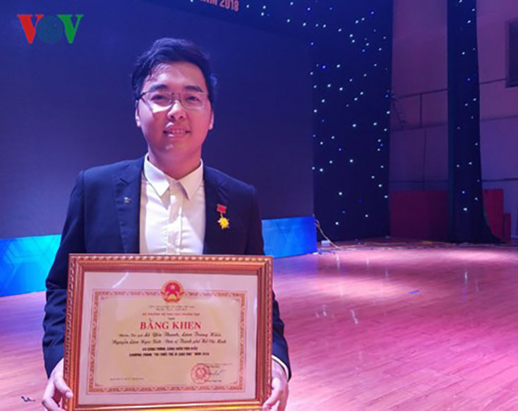 Lê Yên Thanh giành giải Tri thức trẻ vì giáo dục 2018.