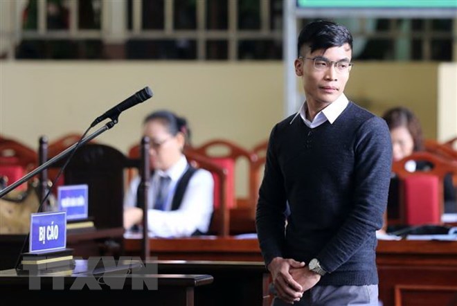 Bị cáo Vũ Minh Quang khai báo tại tòa. (Ảnh: Trung Kiên/TTXVN)