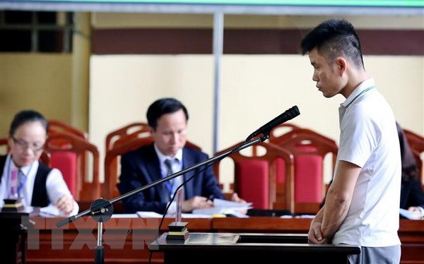 Bị cáo Trần Hồng Long trả lời trước tòa. (Ảnh: Trung Kiên/TTXVN)