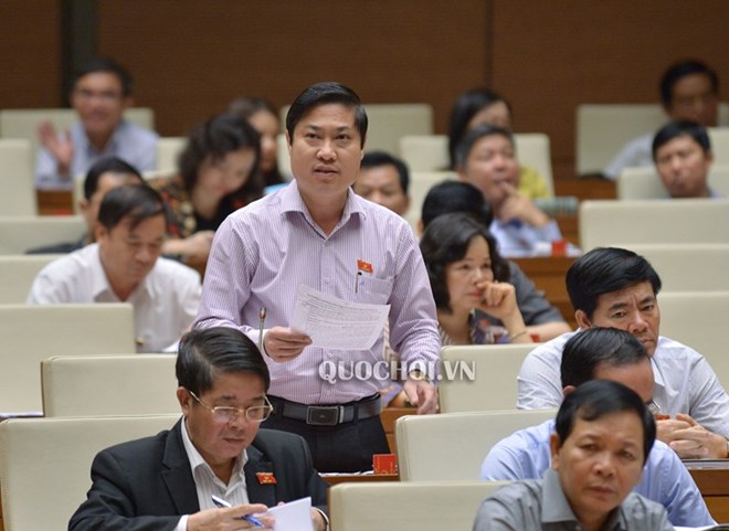 Đại biểu Quốc hội Phan Thái Bình, Đoàn Đại biểu Quốc hội tỉnh Quảng Nam tại phiên họp sáng 16-11.