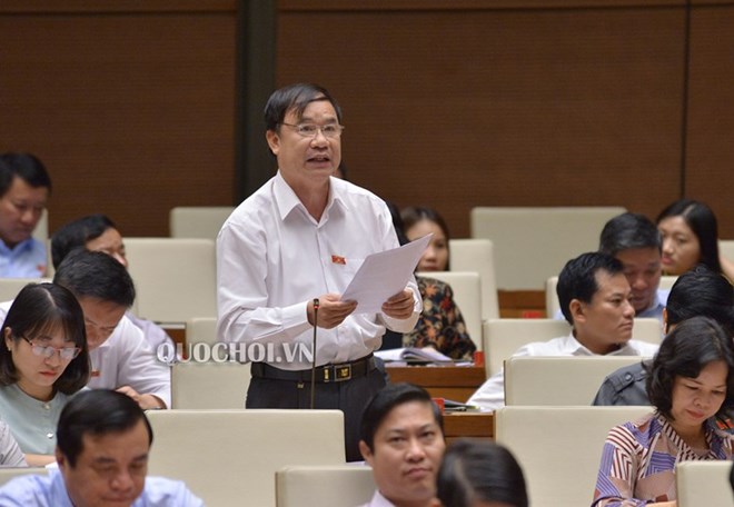 Đại biểu Quốc hội Trần Quang Chiểu, Đoàn Đại biểu Quốc hội tỉnh Nam Định tại phiên họp sáng 16/11.