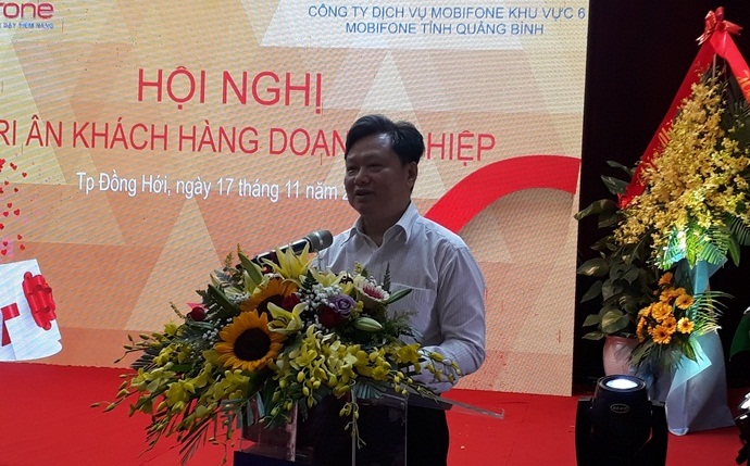 : Đồng chí Phó Chủ tịch UBND tỉnh Nguyễn Tiến Hoàng phát biểu tại hội nghị