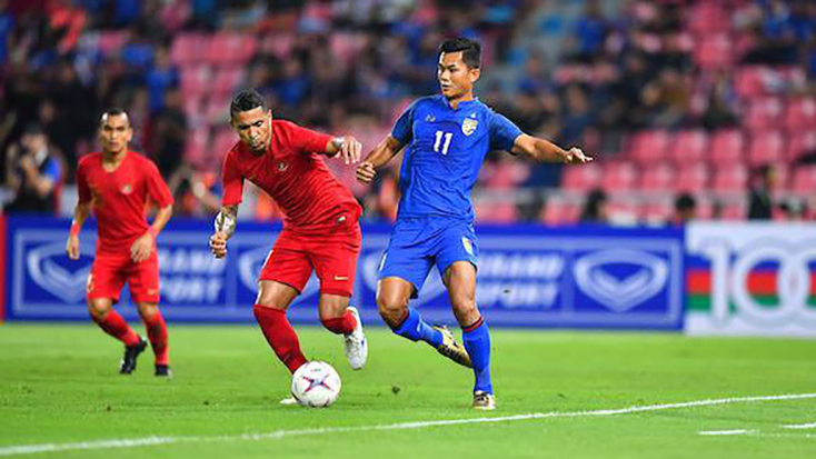  Một pha bóng trong trận Thái Lan thắng Indonesia 4-2 - Ảnh: AFF