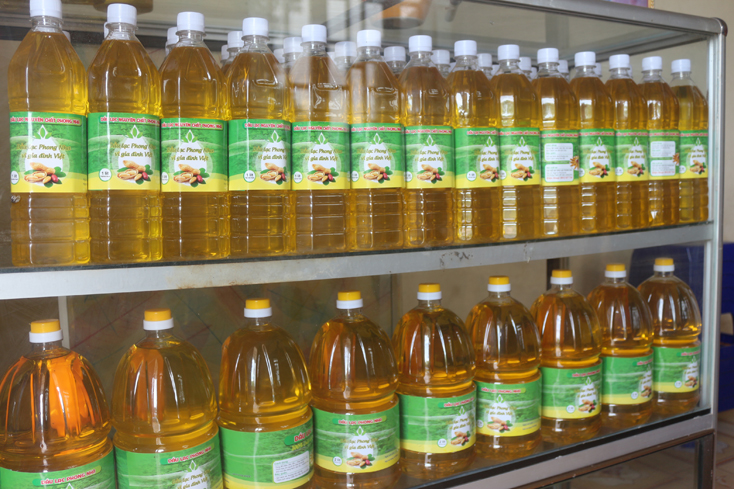 Dầu lạc Phong Nha là một trong các bộ sản phẩm được công nhận sản phẩm công nghiệp nông thôn tiêu biểu cấp tỉnh.