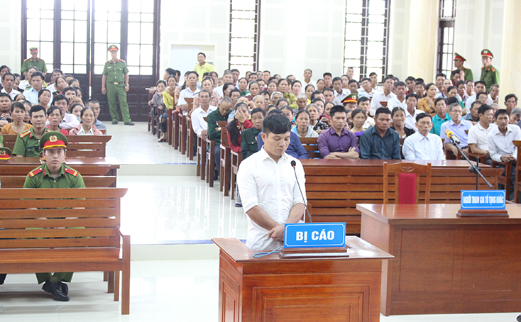 Phiên tòa phúc thẩm xét xử Nguyễn Ngọc Sơn, nguyên cán bộ địa chính xã Hoàn Trạch (Bố Trạch) của TAND cấp cao tại Đà Nẵng.