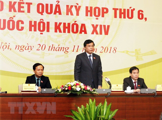 Tổng Thư ký, Chủ nhiệm Văn phòng Quốc hội Nguyễn Hạnh Phúc trả lời câu hỏi của các nhà báo. (Ảnh: Nguyễn Dân/TTXVN)
