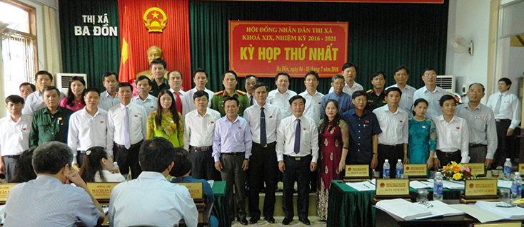 Các đại biểu HĐND thị xã Ba Đồn khóa XIX, nhiệm kỳ 2016-2021.
