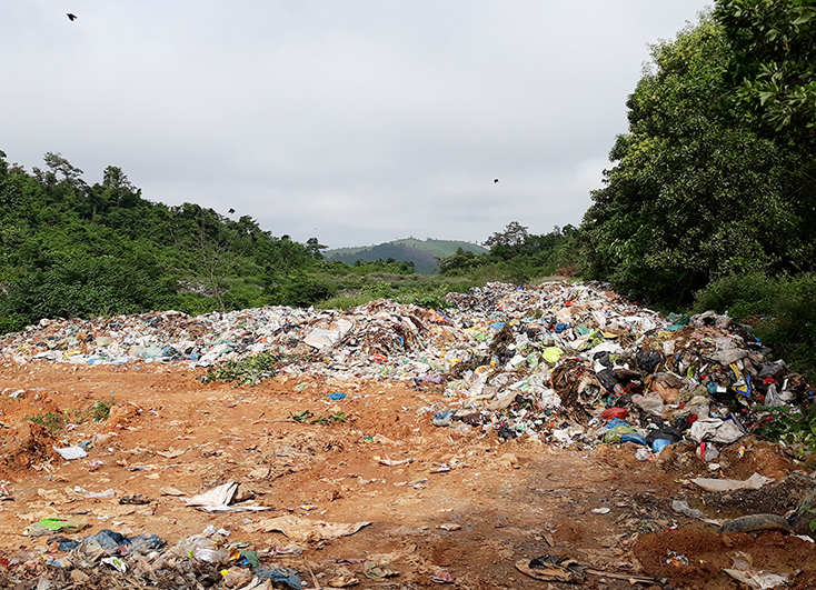 Bãi xử lý rác thải huyện Minh Hóa.