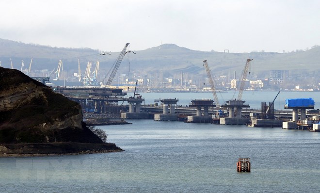Ảnh tư liệu: Toàn cảnh một công trình xây dựng cầu đường sắt và đường bộ Crimea qua Eo biển Kerch ngày 14-3-2018. (Nguồn: AFP/TTXVN)